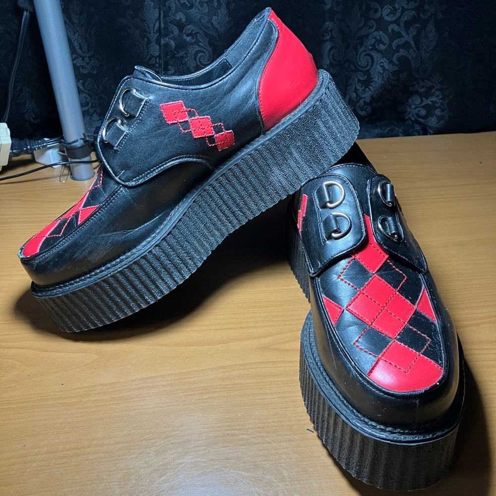Demonia black and red argyle creepers